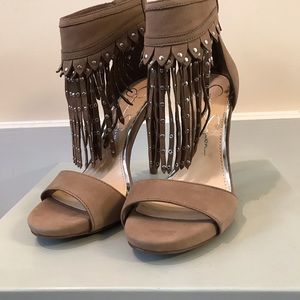 Jessica Simpson pumps